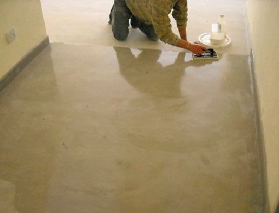 Cómo controlar la humedad en un piso de concreto