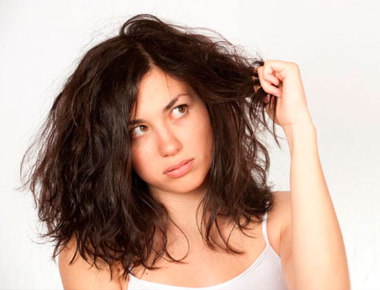Las consecuencias del exceso de humedad en el cabello