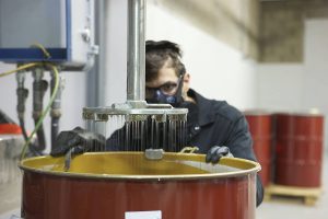 El Control de Humedad en Adhesivos: Clave para su Rendimiento y Durabilidad